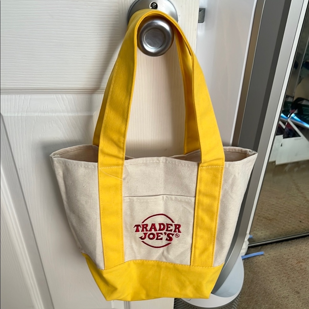 trader joes viral tote bag